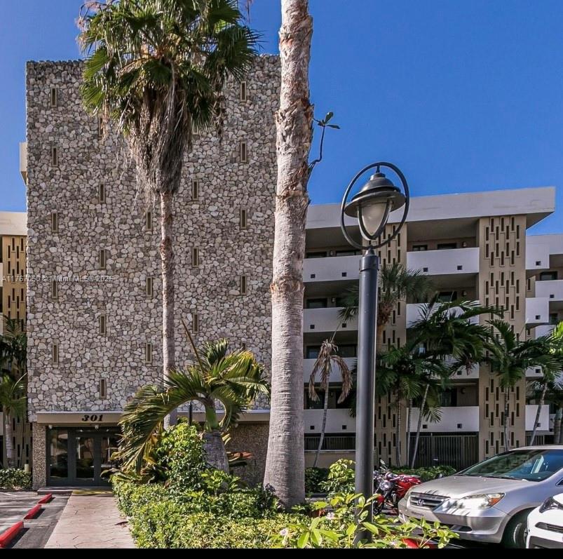 Picture of 301 Golden Isles Dr # 203, Hallandale Beach FL 33009