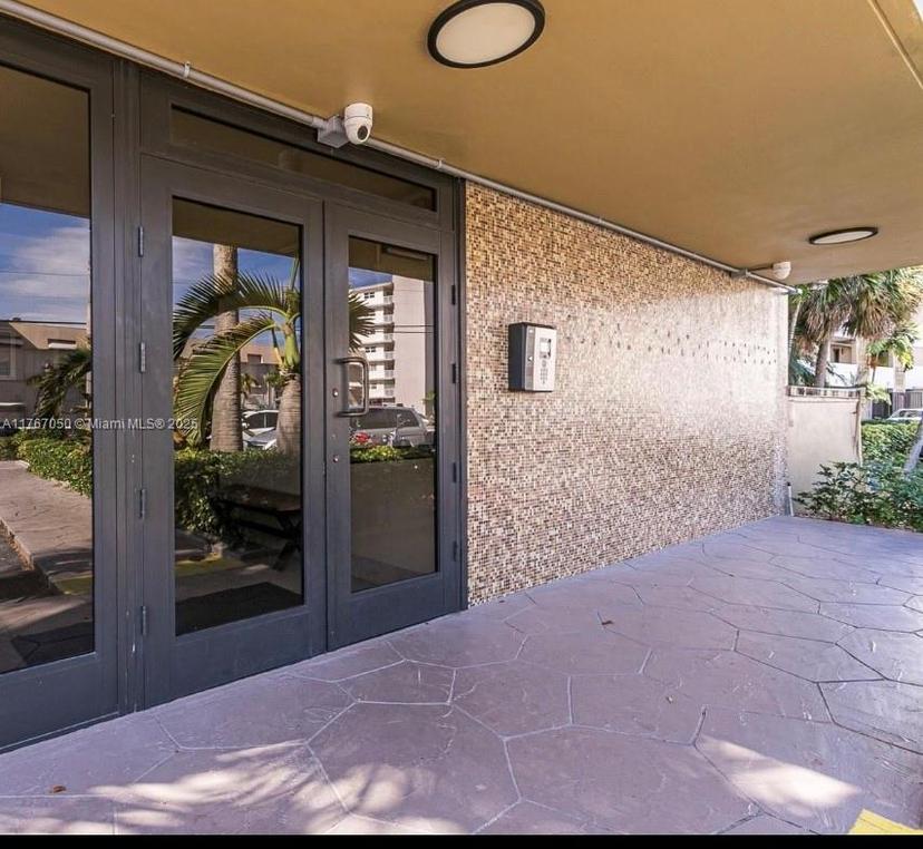 Picture of 301 Golden Isles Dr # 203, Hallandale Beach FL 33009