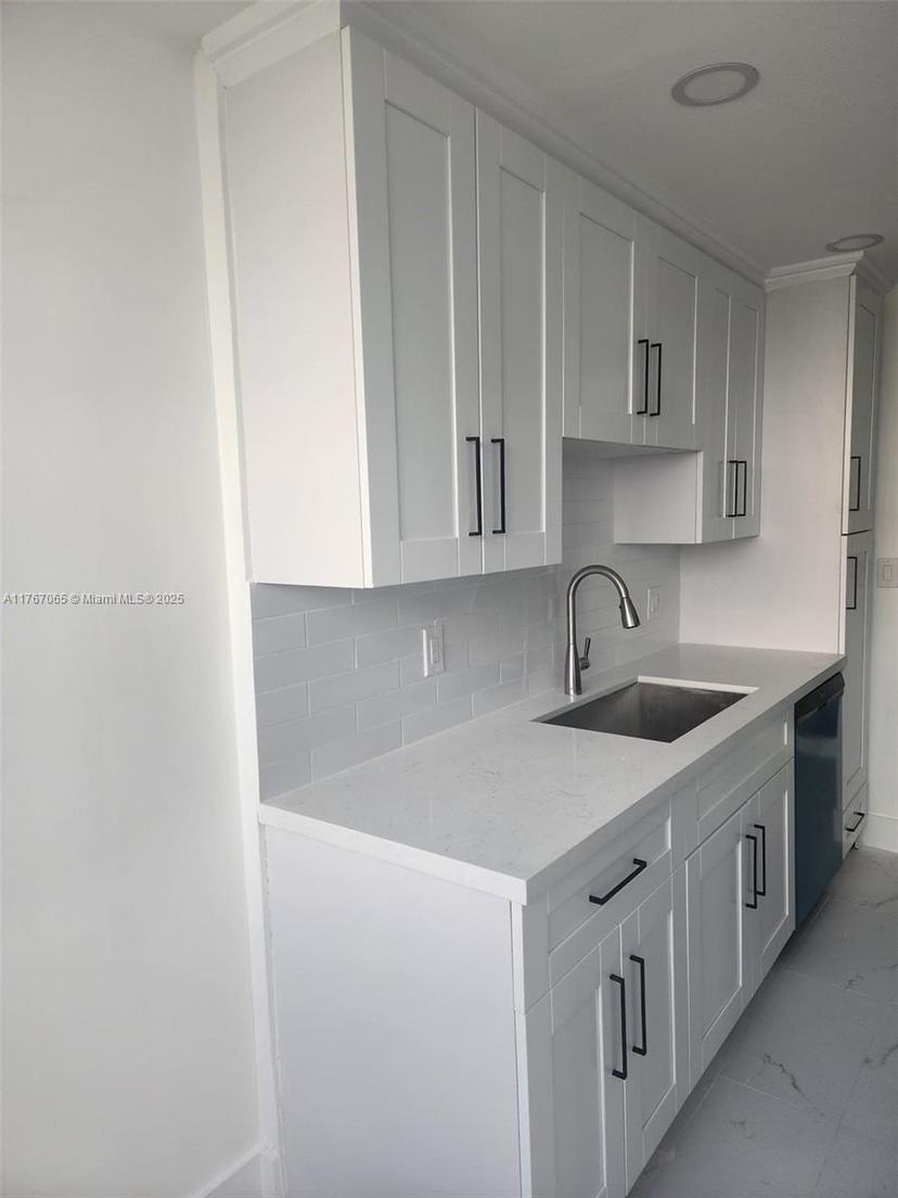 Picture of 1300 NE Miami Gardens Dr # 313E, Miami FL 33179