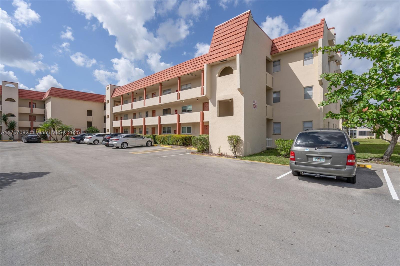 Picture of 8040 N Sunrise Lakes Dr # 106, Sunrise, FL 33322