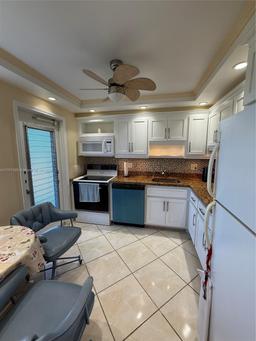 Picture of 4800 Hillcrest Ln # 511, Hollywood, FL 33021
