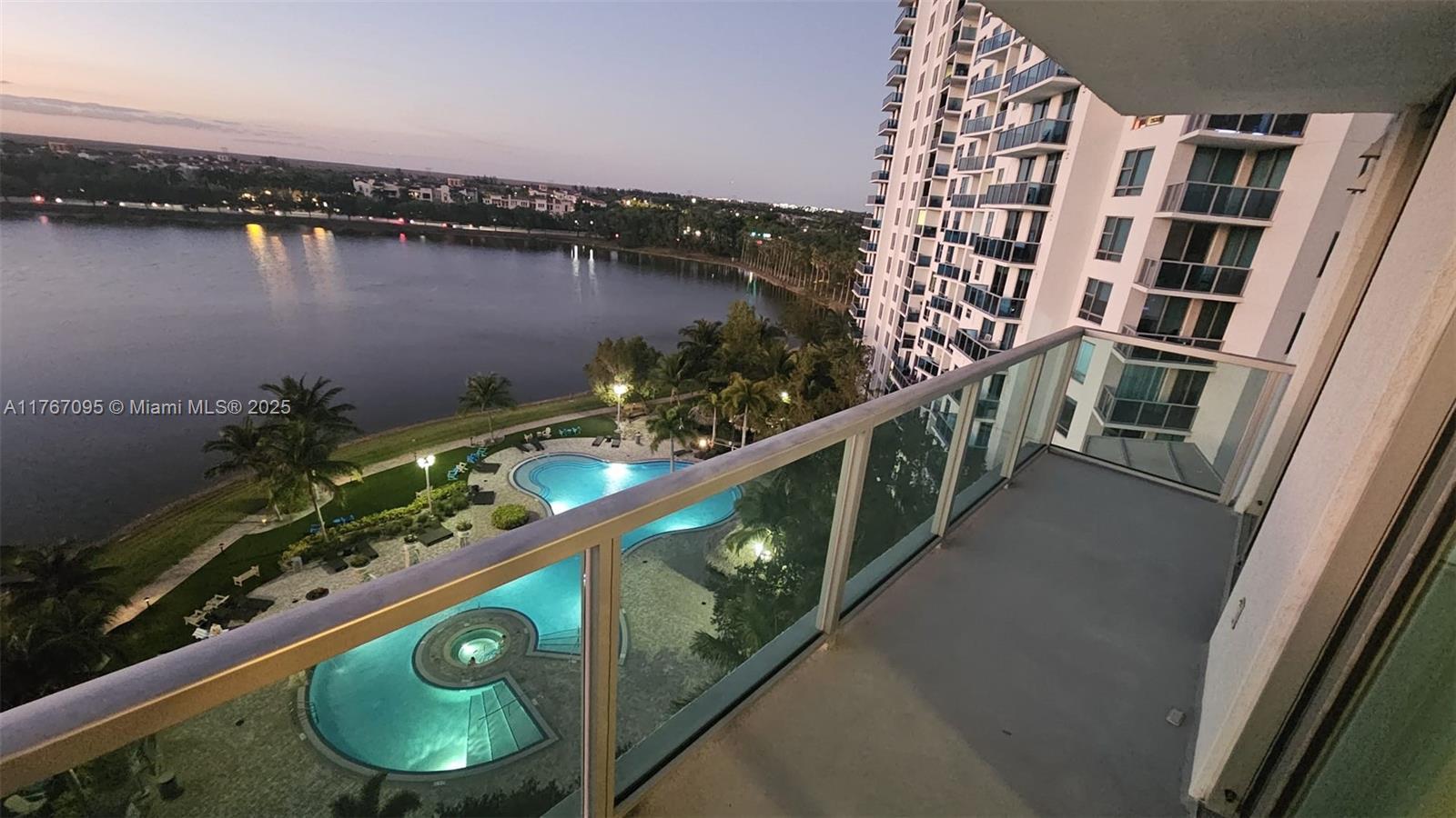 Picture of 2681 N Flamingo Rd # 907S, Sunrise, FL 33323