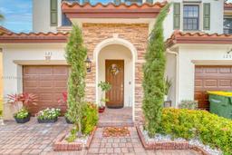 Picture of 121 SE 34Th Ter # 121, Homestead, FL 33033