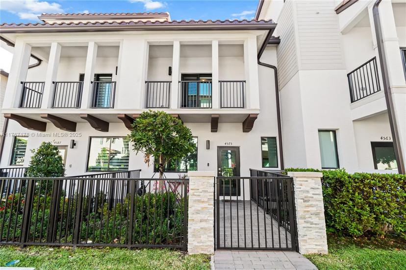 Picture of 4575 NW 83Rd Pkwy # 4575, Doral FL 33166