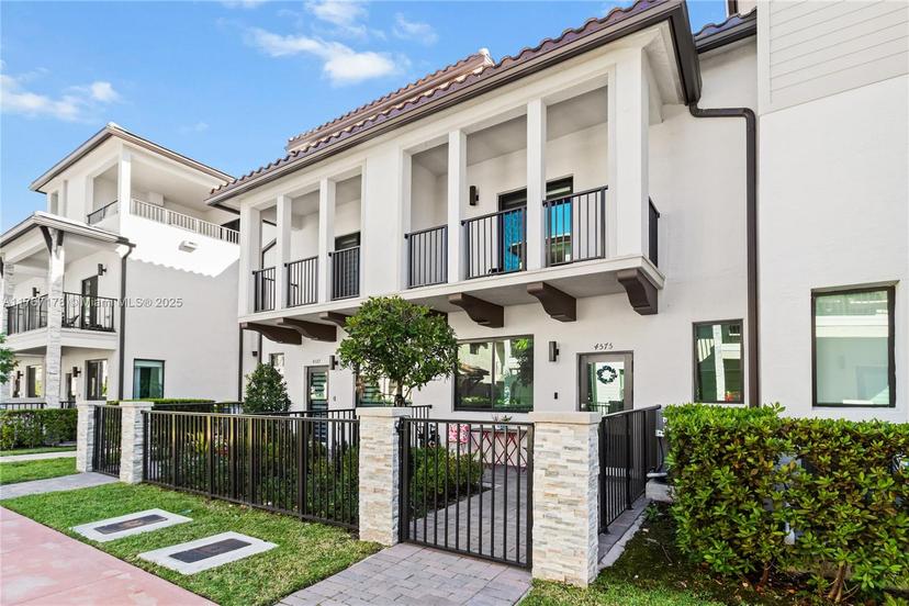 Picture of 4575 NW 83Rd Pkwy # 4575, Doral FL 33166