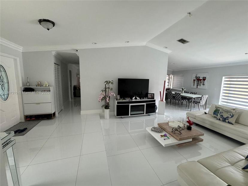 Picture of 20040 NW 63Rd Ave, Hialeah FL 33015