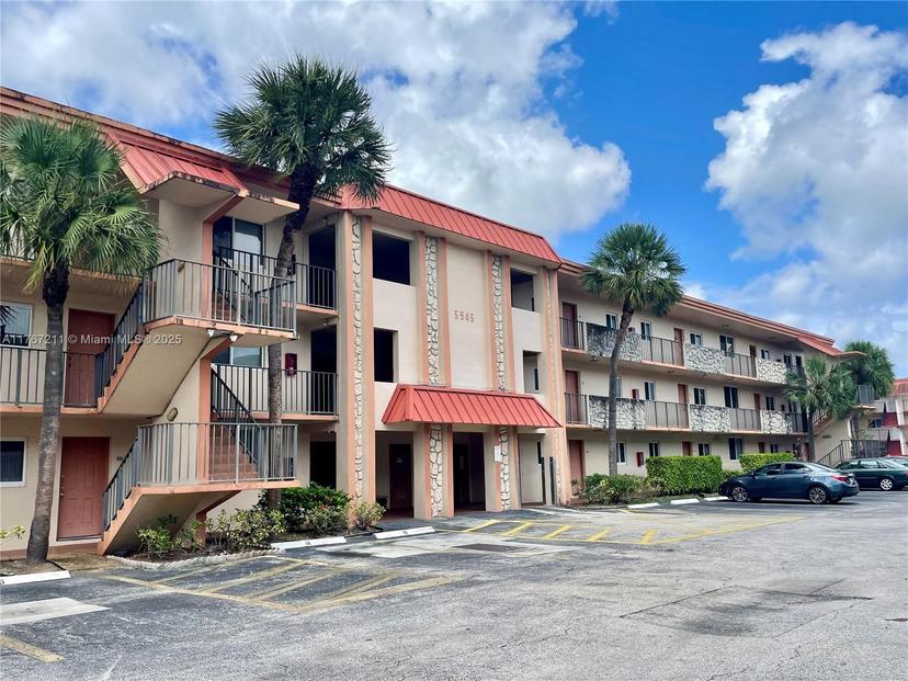 Picture of 5945 Del Lago Cir # 307, Sunrise FL 33313