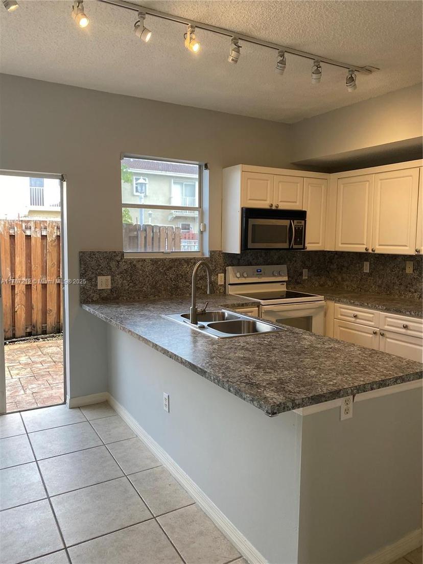 Picture of 5240 NW 109Th Ave # 5, Doral FL 33178