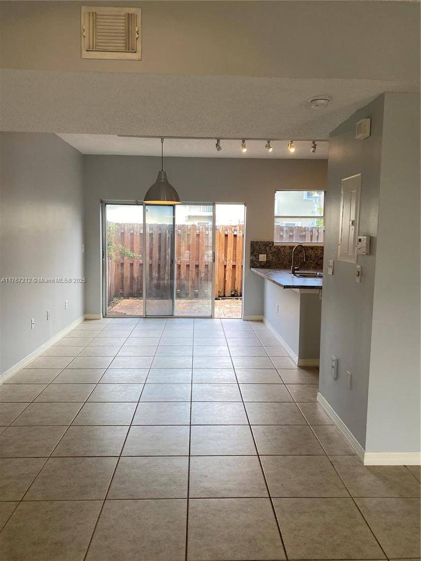 Picture of 5240 NW 109Th Ave # 5, Doral FL 33178
