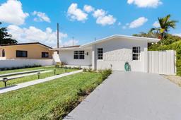 Picture of 395 W 39Th Pl, Hialeah, FL 33012