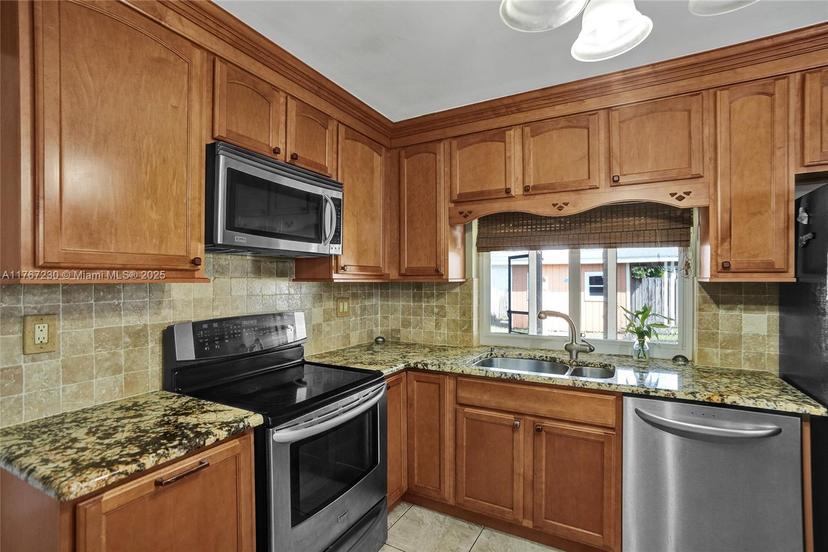Picture of 8821 NW 11Th St, Pembroke Pines FL 33024