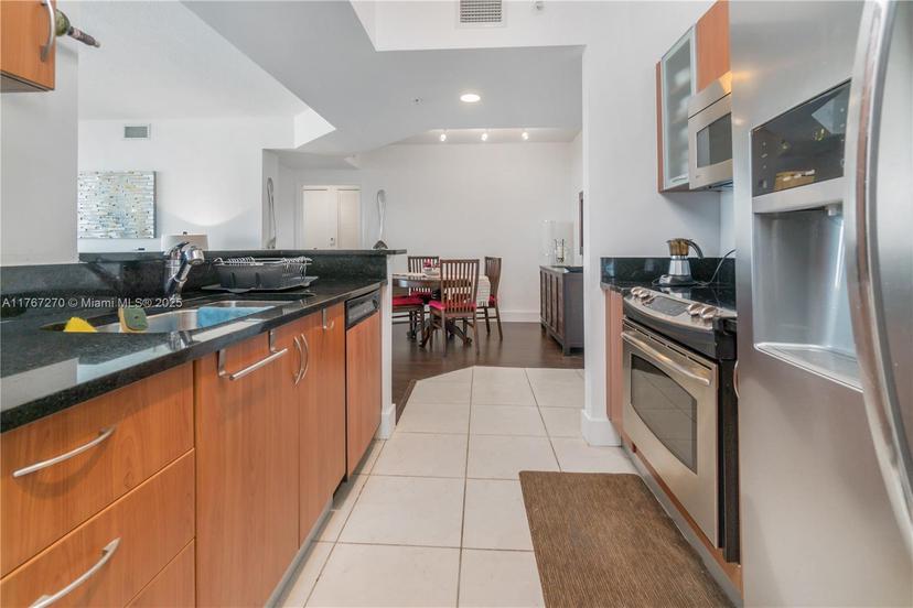 Picture of 18800 NE 29Th Ave # 613, Aventura FL 33180