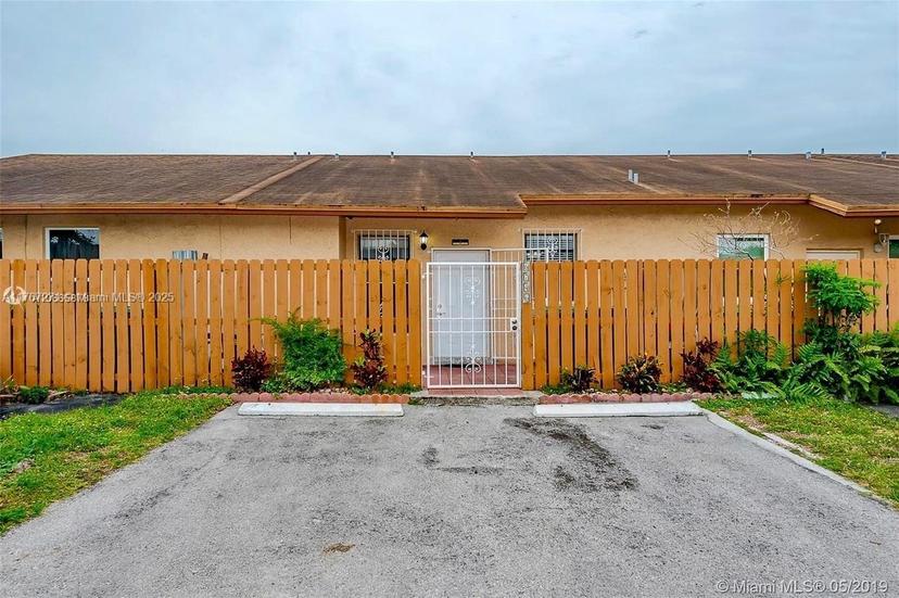 Picture of 6736 NW 192Nd Ln # 6736, Hialeah FL 33015