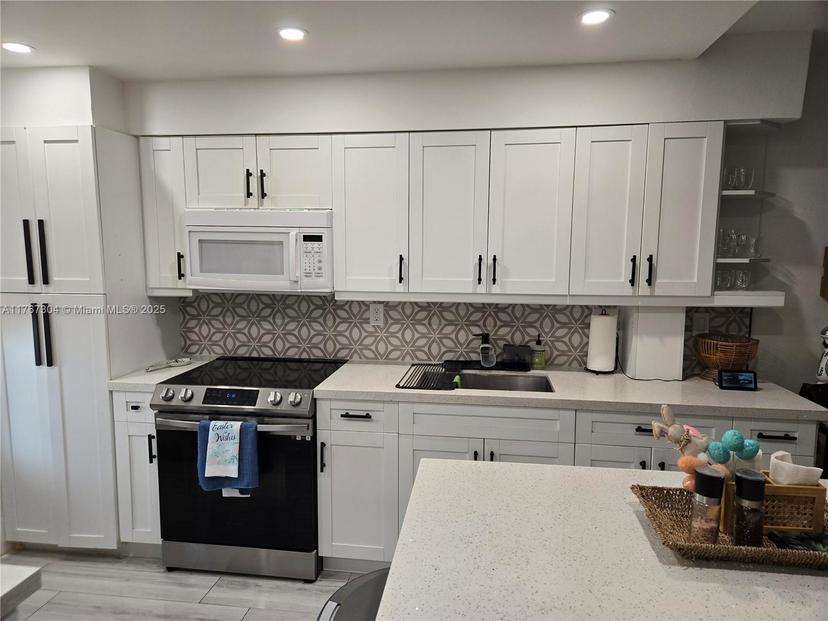 Picture of 1550 NE 191St # 107, Miami FL 33179