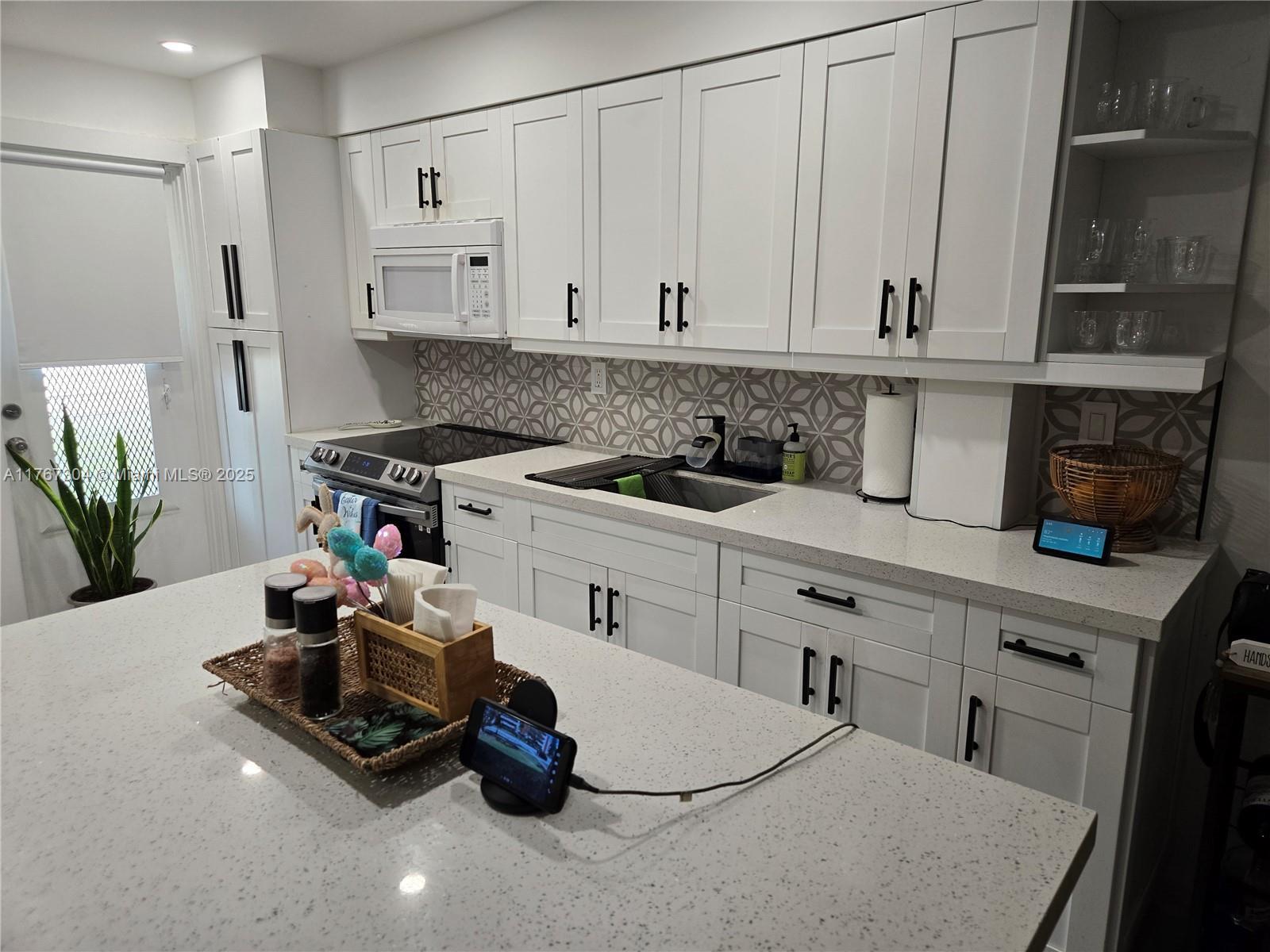 Picture of 1550 NE 191St # 107, Miami, FL 33179