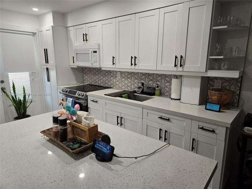 Picture of 1550 NE 191St # 107, Miami FL 33179