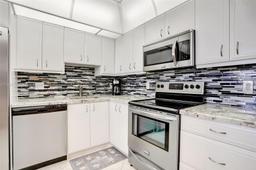 Picture of 3510 Oaks Way # 806, Pompano Beach, FL 33069