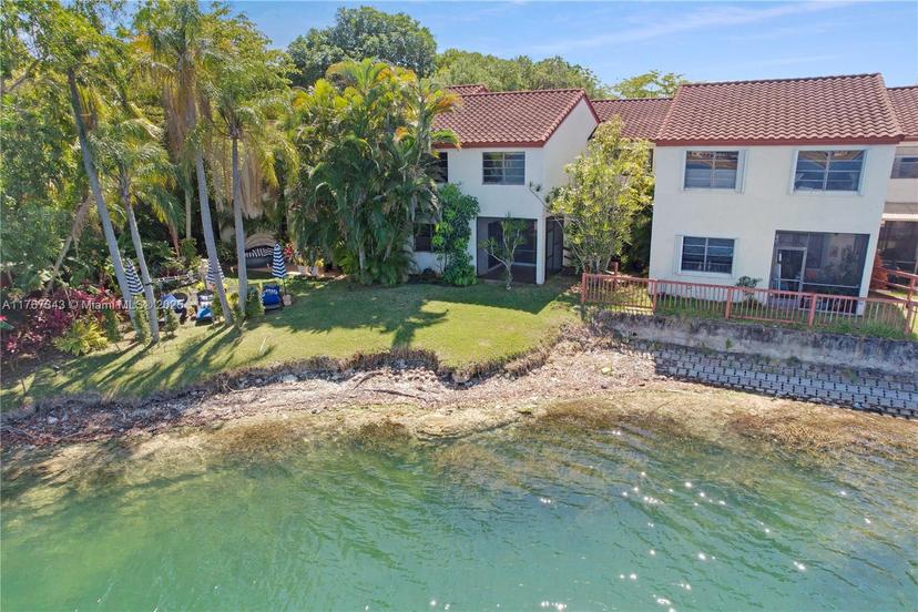 Picture of 341 Ives Dairy Rd # 06, Miami FL 33179