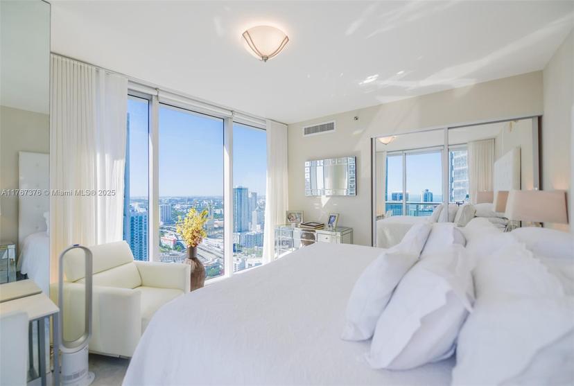 Picture of 475 Brickell Ave # 4713, Miami FL 33131