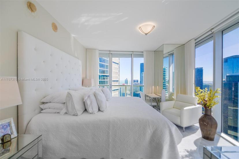 Picture of 475 Brickell Ave # 4713, Miami FL 33131