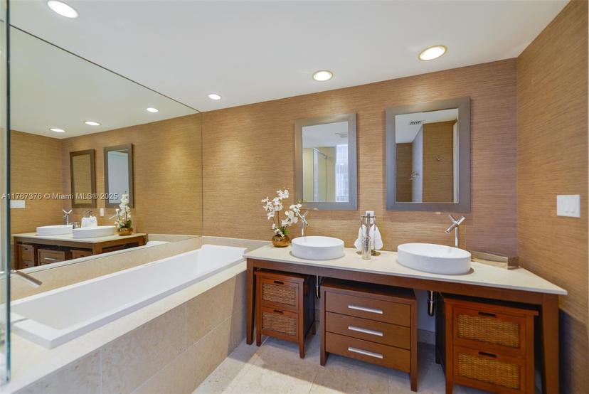 Picture of 475 Brickell Ave # 4713, Miami FL 33131