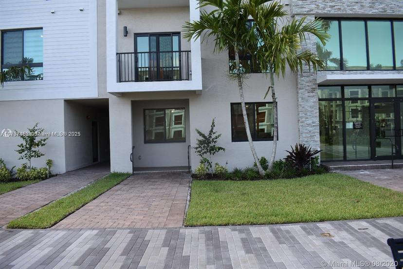 Picture of 4640 NW 84Th Ave # 16, Doral FL 33166
