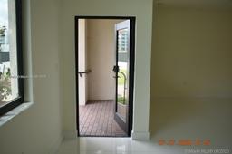 Picture of 4640 NW 84Th Ave # 16, Doral, FL 33166