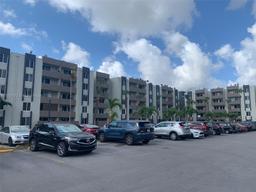 Picture of 10000 NW 80Th Ct # 2203, Hialeah Gardens, FL 33016