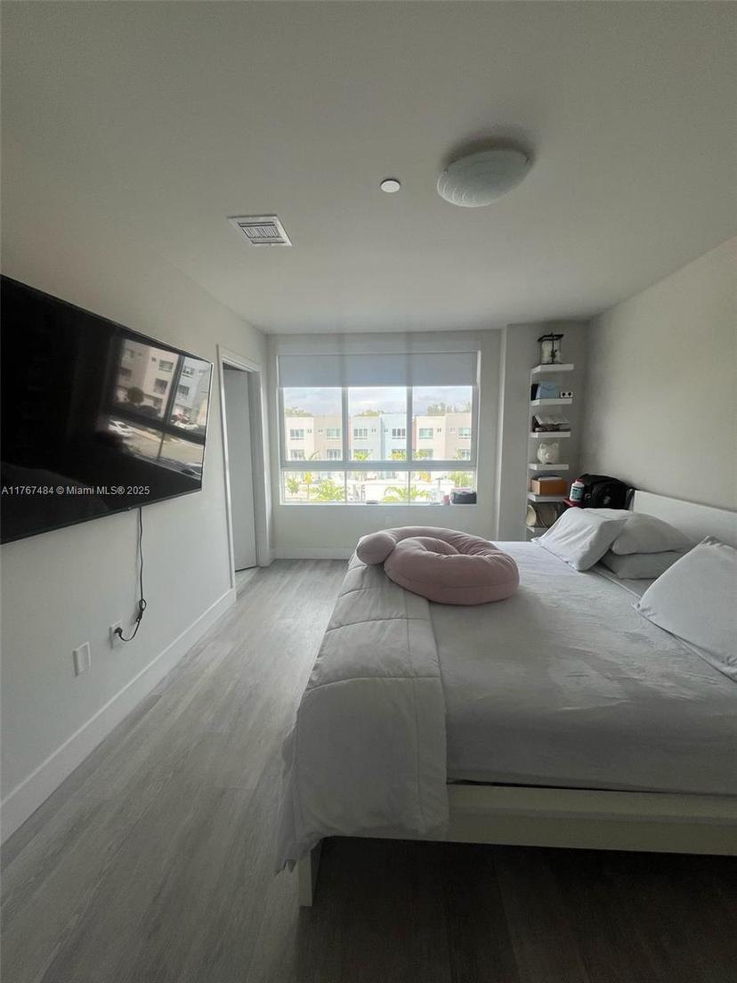 Picture of 2505 NE 193Rd St # 4213, Miami FL 33180