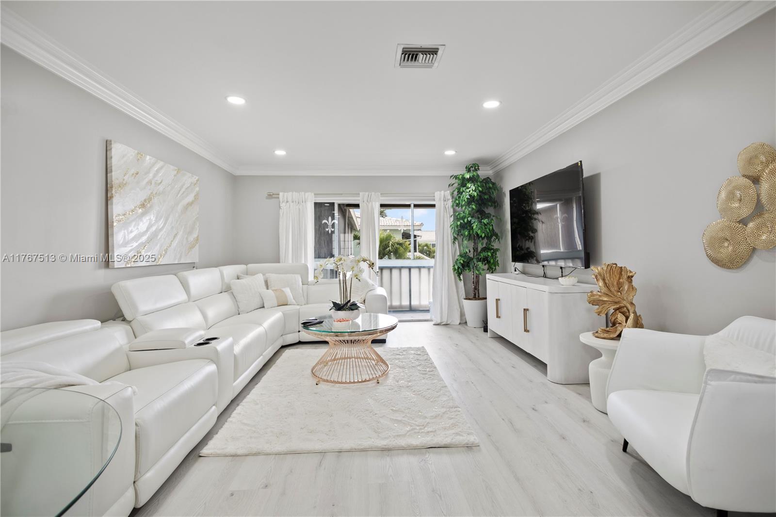 Picture of 222 N Federal Hwy # 207, Deerfield Beach, FL 33441