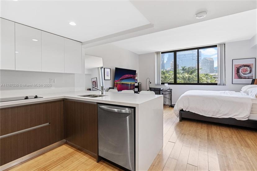 Picture of 540 Brickell Key Dr # 407, Miami FL 33131