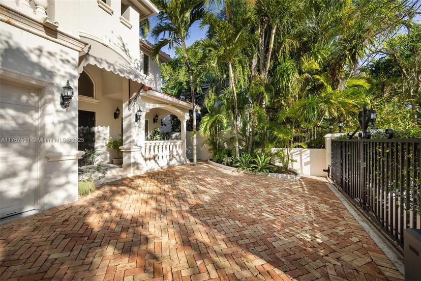Picture of 3120 Virginia St # 3120, Miami FL 33133