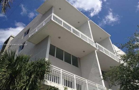 Picture of 498 SW 2Nd St # 2C, Miami FL 33130