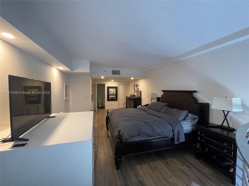Picture of 3339 Virginia St # 325, Miami FL 33133