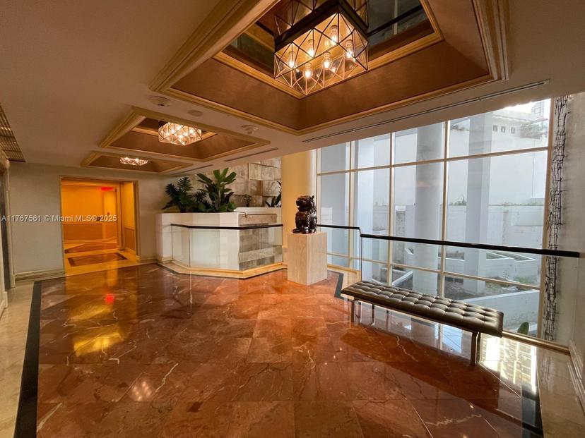 Picture of 20281 E Country Club Dr # 810, Aventura FL 33180