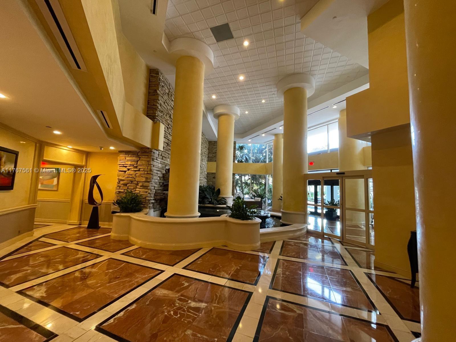 Picture of 20281 E Country Club Dr # 810, Aventura, FL 33180