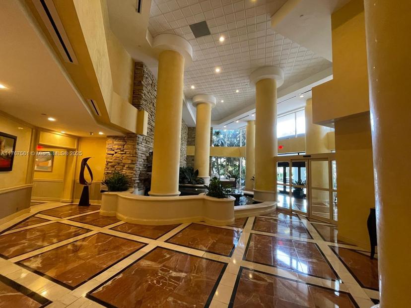 Picture of 20281 E Country Club Dr # 810, Aventura FL 33180