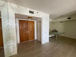 Picture of 20281 E Country Club Dr # 810, Aventura, FL 33180