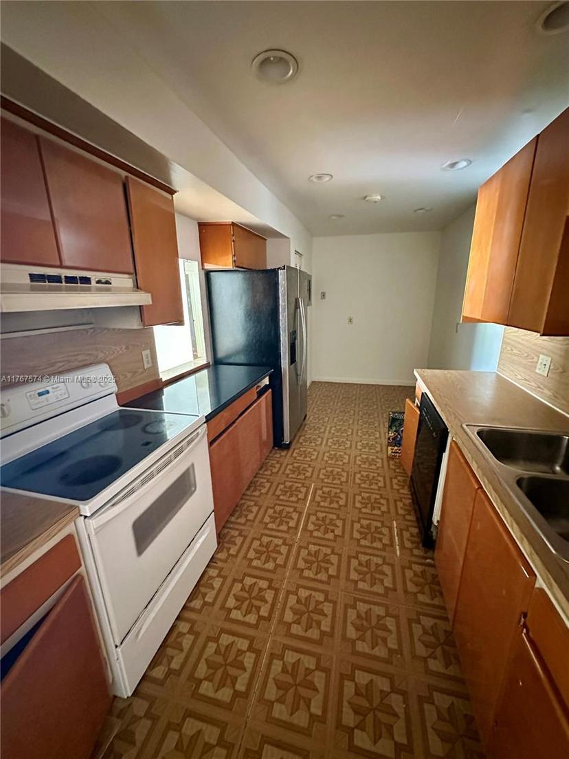 Picture of 1301 NE 7Th St # 214, Hallandale Beach FL 33009