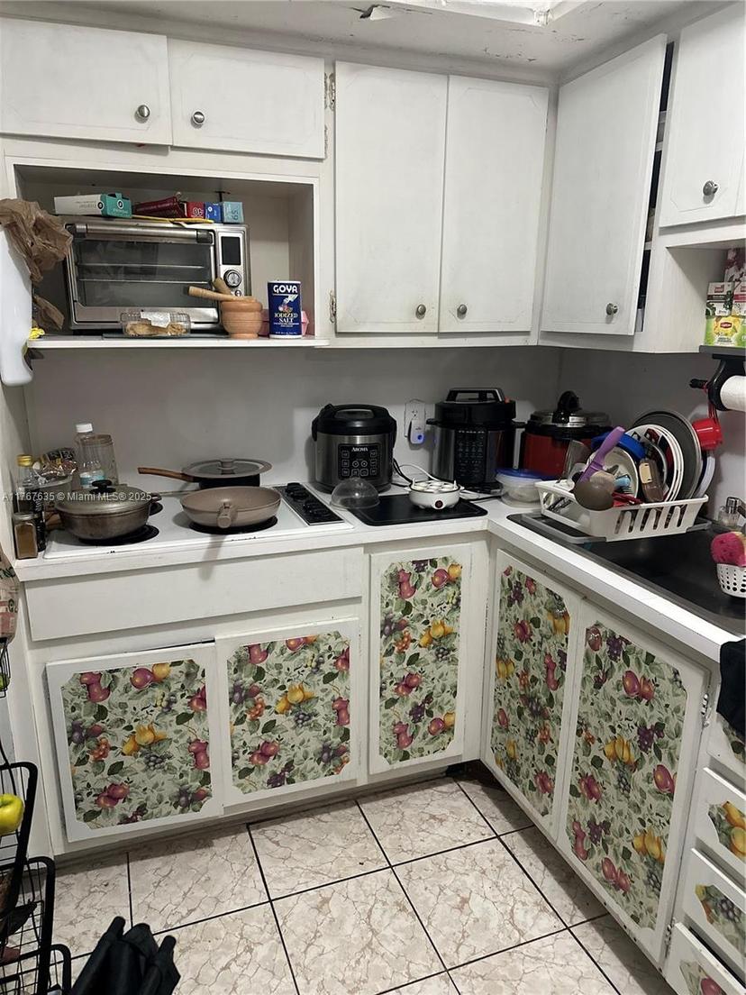 Picture of 1400 NE 169Th St # 215, Miami FL 33162