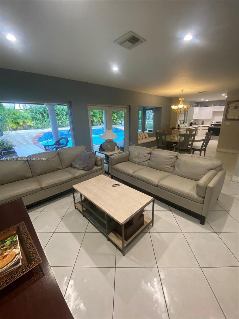 Picture of 10355 NW 45Th Ln, Doral FL 33178