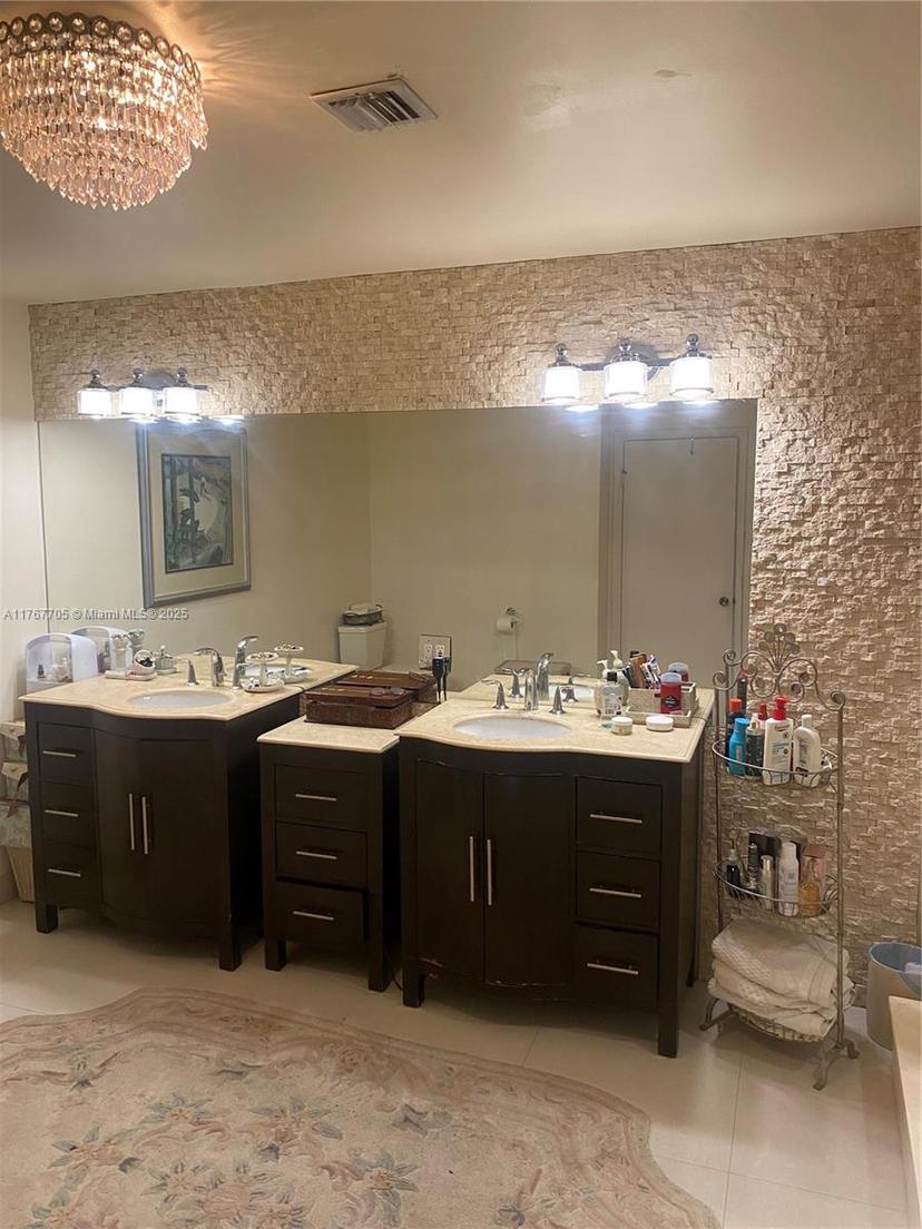 Picture of 10355 NW 45Th Ln, Doral FL 33178