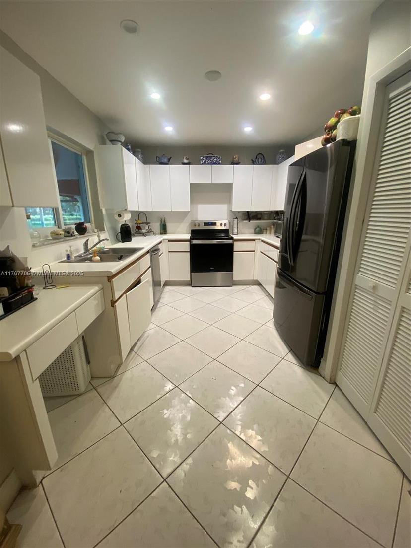 Picture of 10355 NW 45Th Ln, Doral FL 33178