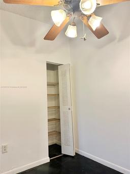 Picture of 911 NE 199Th St # 14, Miami, FL 33179