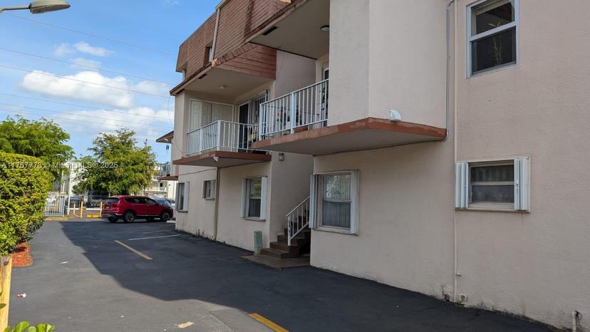 Picture of 1560 W 46Th St # 105, Hialeah FL 33012