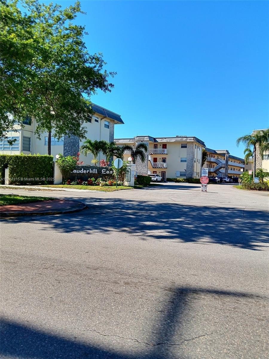 Picture of 4441 NW 16Th St # J102, Lauderhill, FL 33313