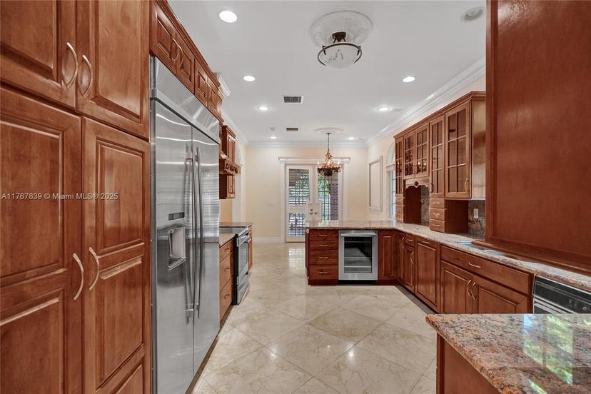 Picture of 450 Esplanade Dr, Miami Springs FL 33166
