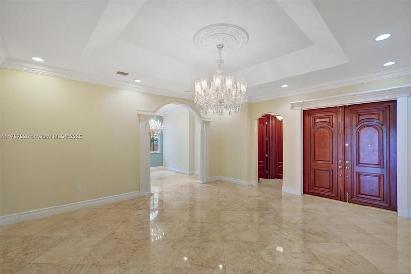 Picture of 450 Esplanade Dr, Miami Springs FL 33166