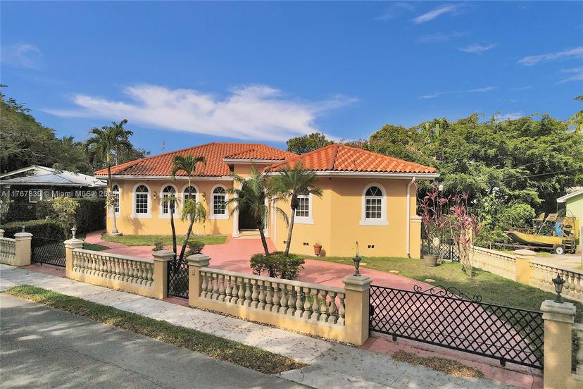 Picture of 450 Esplanade Dr, Miami Springs FL 33166