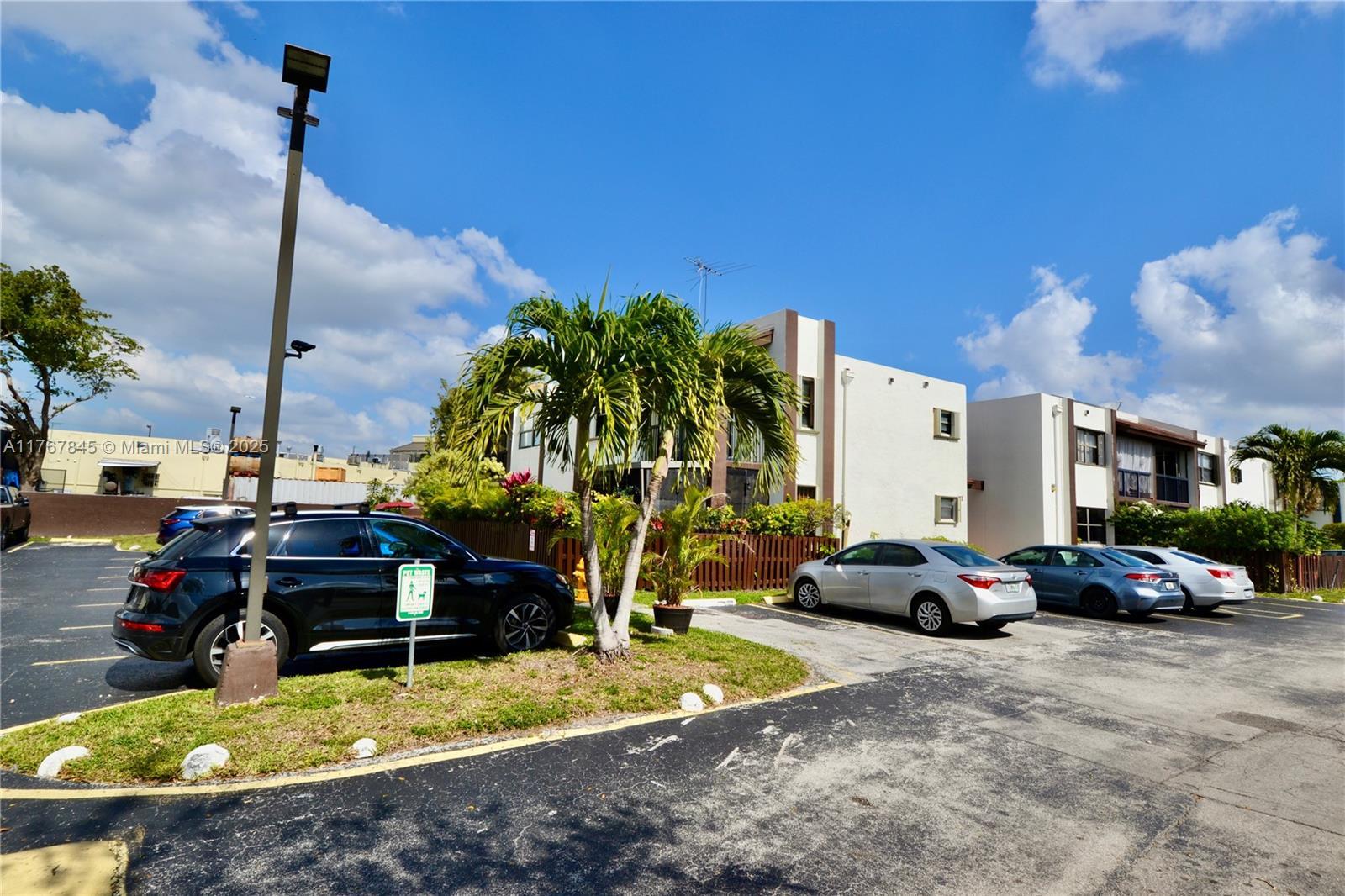 Picture of 571 NW 107Th Ave # 203, Miami, FL 33172
